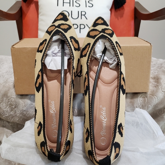 NWT + BOX VENUS CELIA (7) Leopard Slip on flat is easy on and off - Picture 4 of 6
